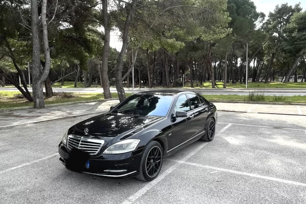 Makina ne shitje ne Vlore, Mercedes-Benz, 2010 Diesel,Kambio Automatik Pagesa 9,500  Euro.