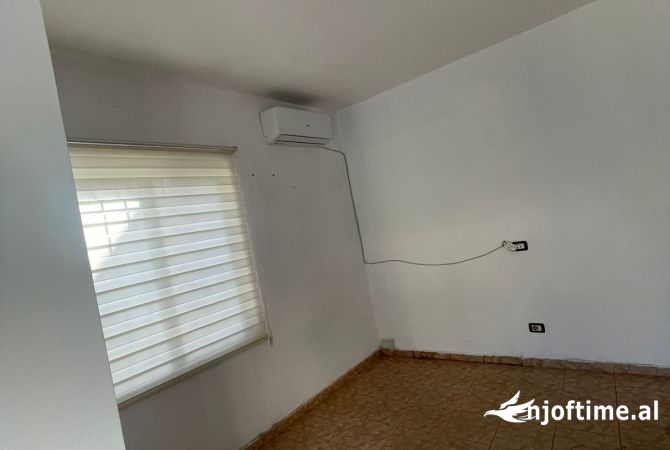 Ambiente Commerciale in Affitto 1+1 a Tirana - 150 Euro