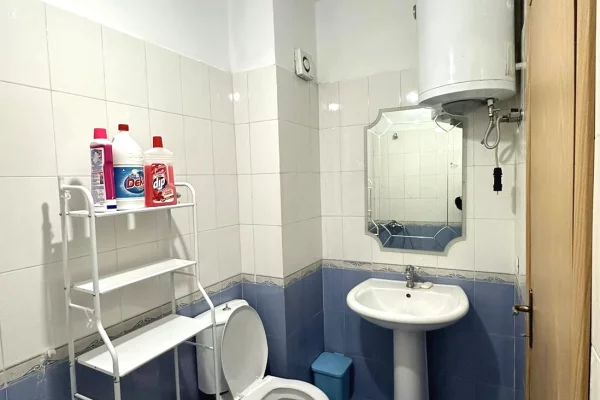 Shtepi me qera Apartament ne Tirane, 1+1, Mobilimi E mobiluar, Pagesa 45,000  Leke.