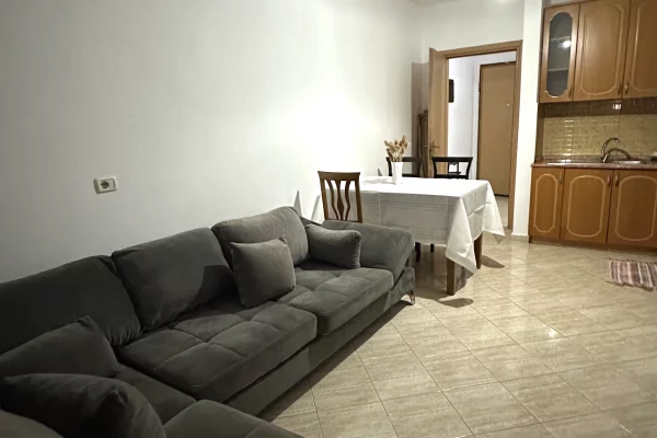 Shtepi me qera Apartament ne Tirane, 1+1, Mobilimi E mobiluar, Pagesa 45,000  Leke.