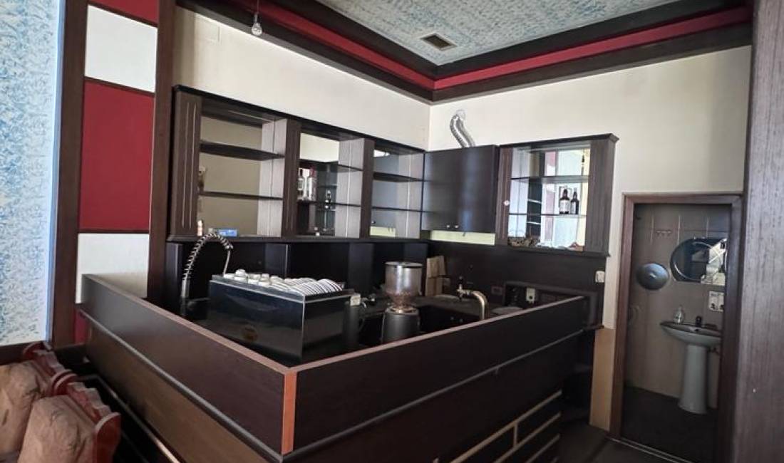 Shitet lokali me te gjitha paisjet e nevojshme 