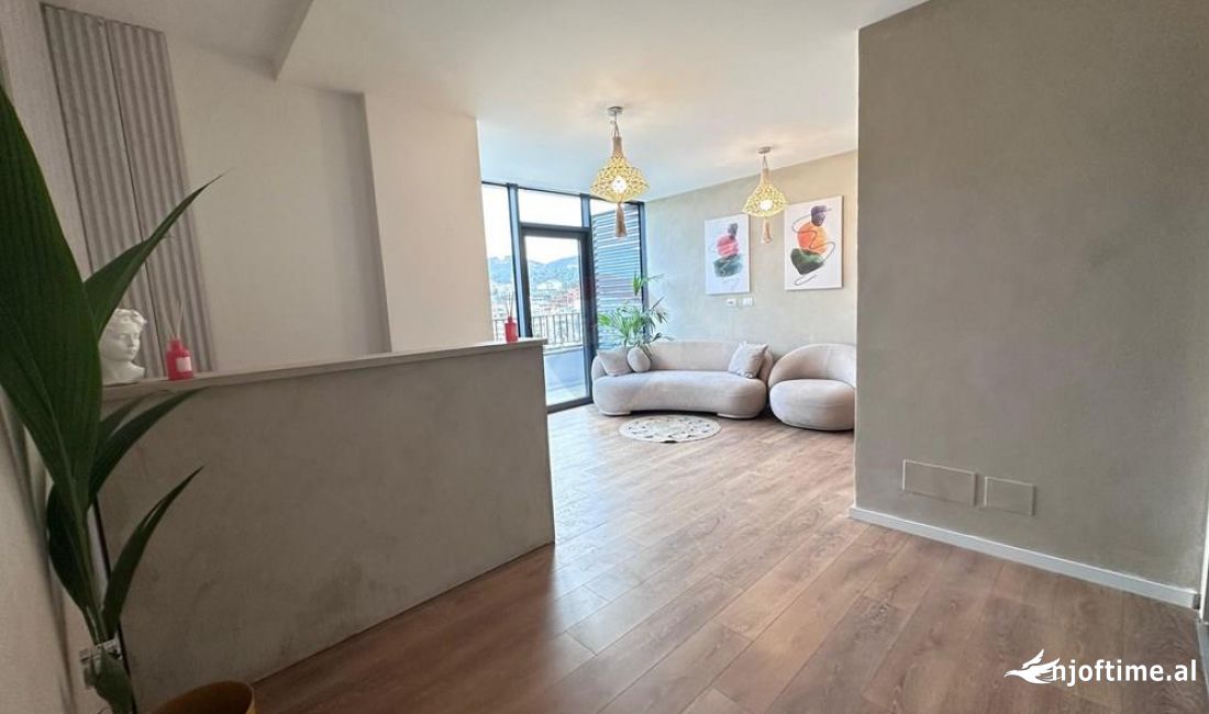 Klinike Dentare ne shitje tek Lake View