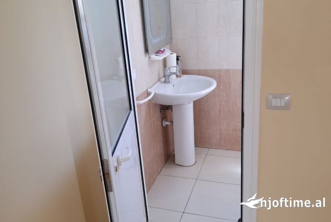 Dyqan per shitje tek Vasil Shanto!