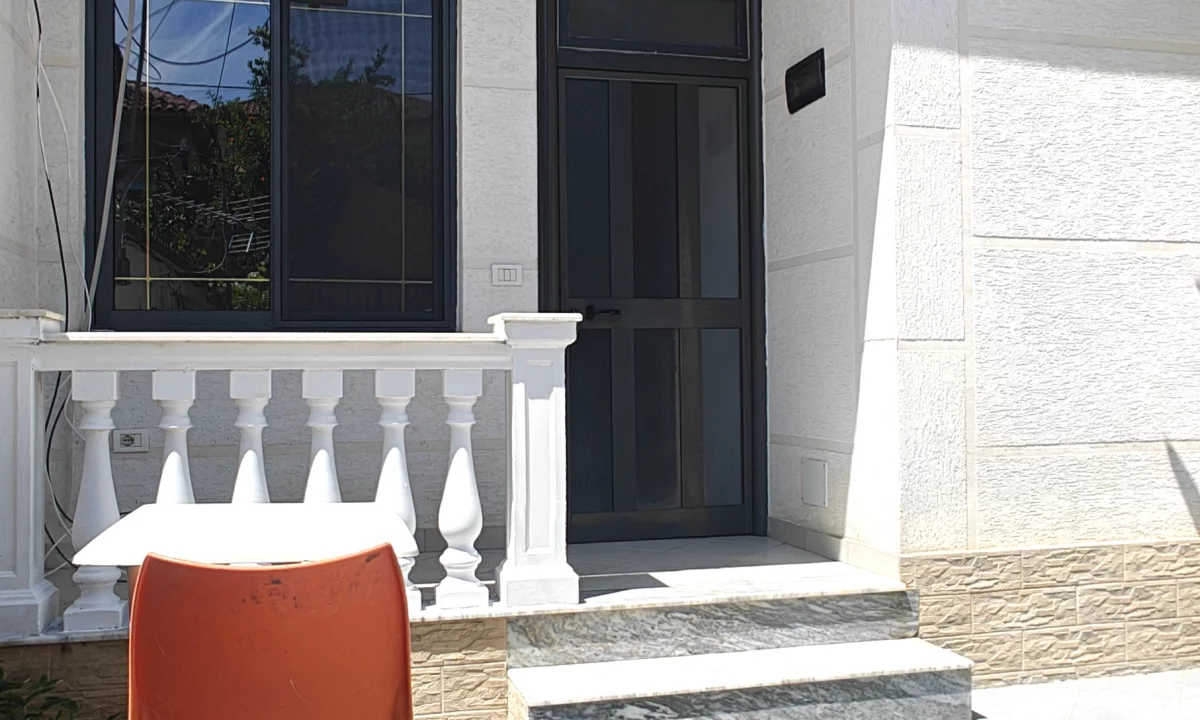Shtepi me qera Apartament ne Tirane, 1+1, Mobilimi E mobiluar, Pagesa 35,000  Leke.