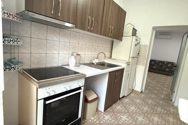 Shtepi me qera 1+1 ne Tirane - 30,000 Leke