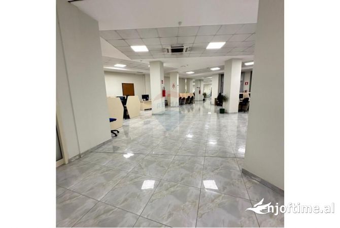 Ambiente Commerciale in Vendita 1+1 a Tirana - 2,000 Euro