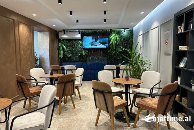 Ambiente Commerciale in Vendita 2+1 a Tirana - 198,000 Euro