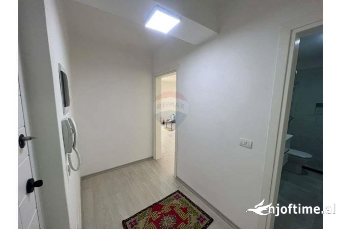 Ambiente Commerciale in Affitto 1+1 a Tirana - 100,000 Leke