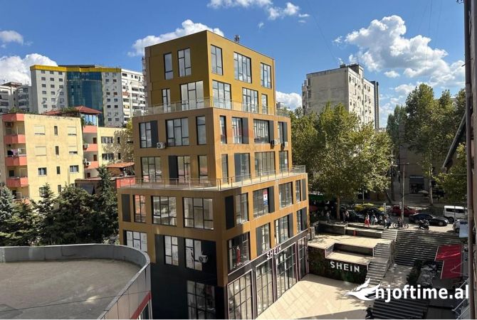 Ambiente Commerciale in Affitto 1+1 a Tirana - 700 Euro