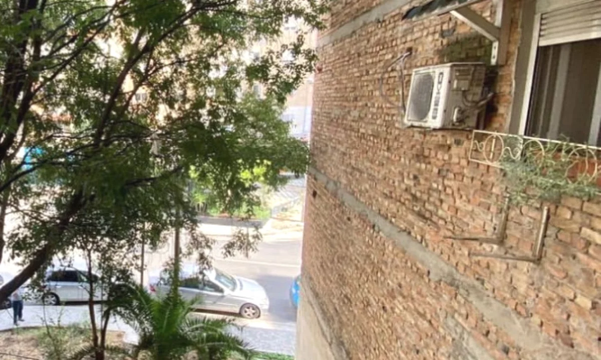 Shtepi ne shitje Apartament ne Gjirokaster, 1+1, Mobilimi E mobiluar, Pagesa 20,000  Euro.