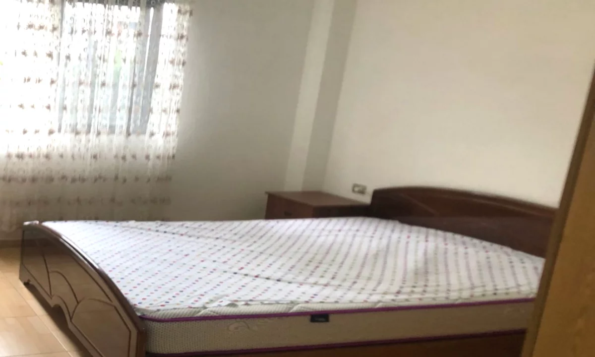 Shtepi me qera Shtepi Private ne Tirane, 1+1, Mobilimi E mobiluar, Pagesa 32,000  Leke.