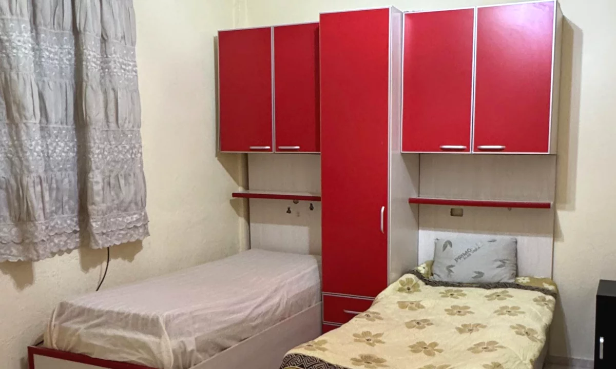 Shtepi me qera Shtepi Private ne Tirane, Garsoniere, Mobilimi E mobiluar, Pagesa 27,000  Leke.