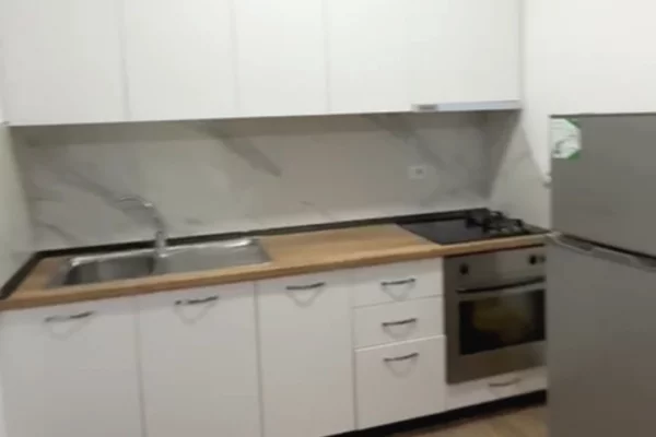 1+1,40.000 lek,Mbrapa Qendres Globe, Rruga Kavajes 