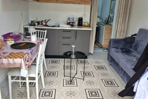 Garzoniere, 20.000 lek, Pran Casa Italias