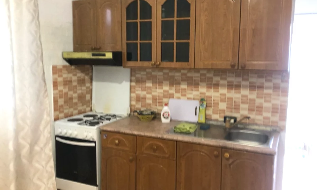 Shtepi ne shitje Shtepi Private ne Tirane, 1+1, Mobilimi E mobiluar, Pagesa 30,000  Leke.