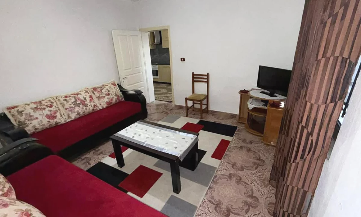 Shtepi ne shitje Shtepi Private ne Tirane, 1+1, Mobilimi E mobiluar, Pagesa 35,000  Leke.