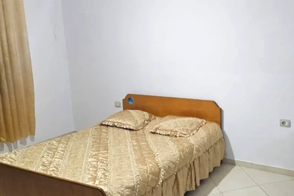 Ambient biznesi me qera 5+1 ne Tirane - 25,000 Leke