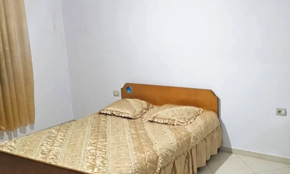 Garzoniere, 25.000 lek, uje drita internet te perfshira,Pran Fiori Di Bosko 