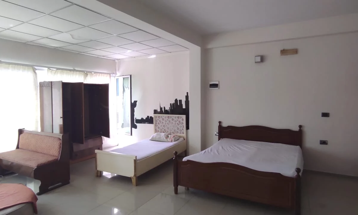 Shtepi me qera Shtepi Private ne Tirane, Garsoniere, Mobilimi E mobiluar, Pagesa 25,000  Leke.