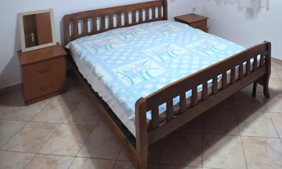 Shtepi me qera Shtepi Private ne Tirane, 1+1, Mobilimi E mobiluar, Pagesa 30,000  Leke.