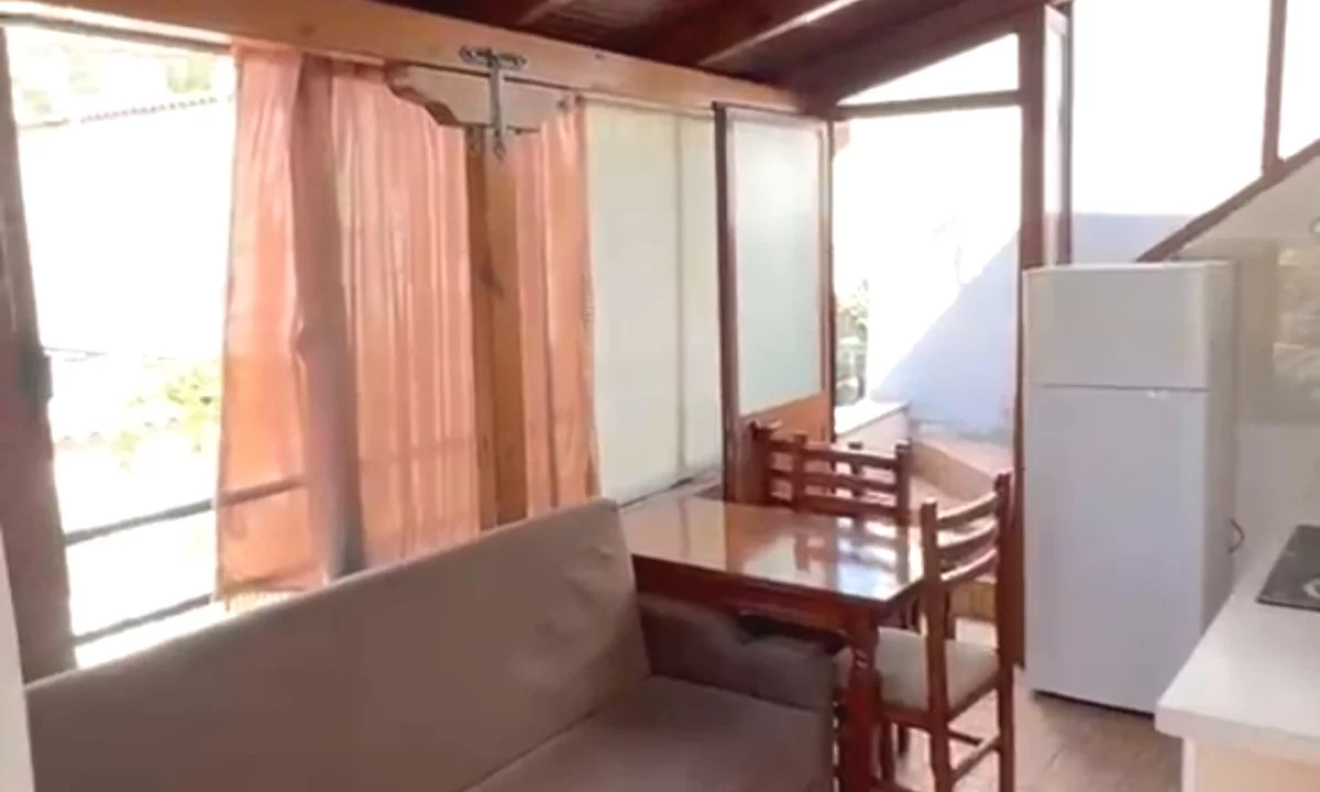 Shtepi me qera Shtepi Private ne Tirane, 1+1, Mobilimi E mobiluar, Pagesa 30,000  Leke.