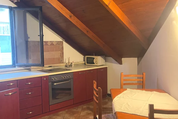 Shtepi me qera 1+1 ne Tirane - 35,000 Leke