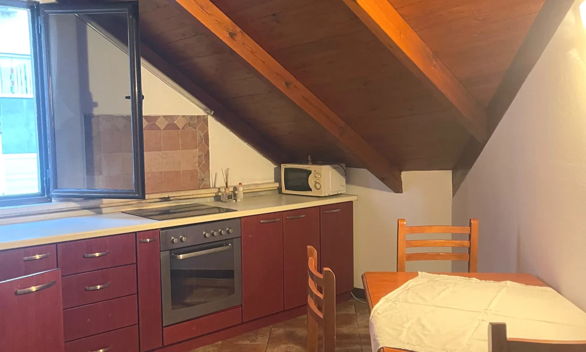 Shtepi me qera Shtepi Private ne Tirane, 1+1, Mobilimi E mobiluar, Pagesa 35,000  Leke.
