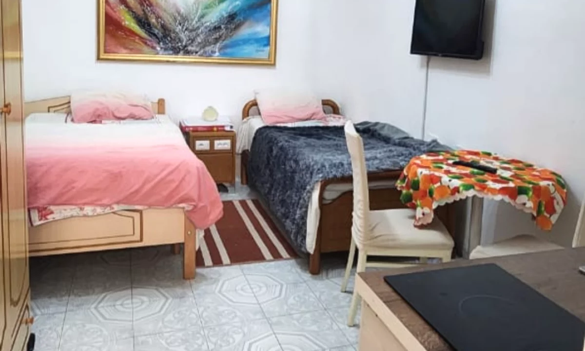 Shtepi me qera Apartament ne Tirane, Garsoniere, Mobilimi E mobiluar, Pagesa 30,000  Leke.