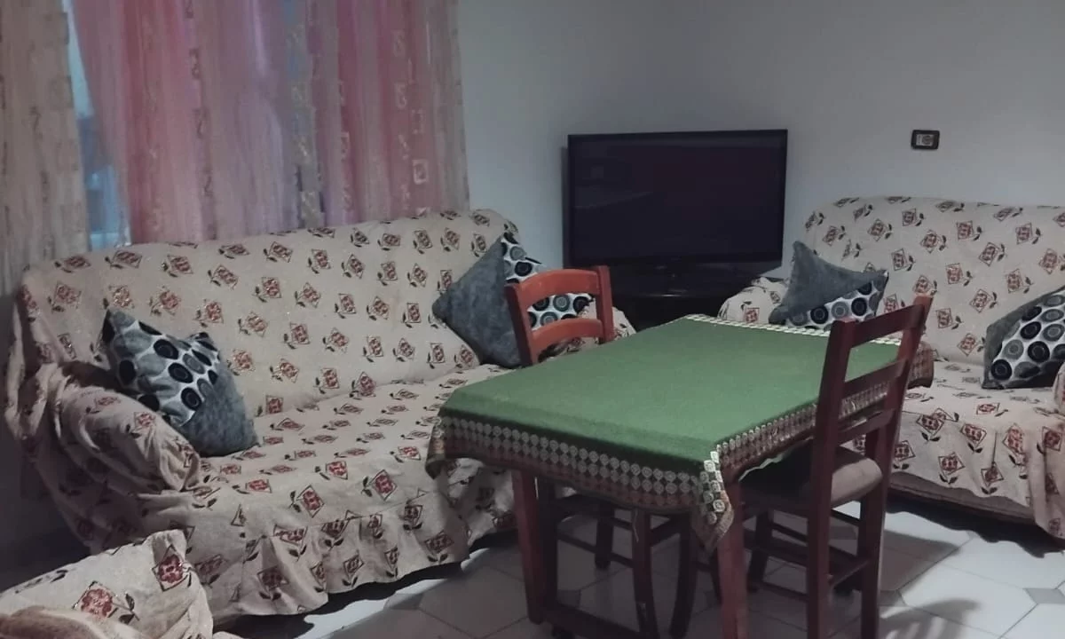 Shtepi me qera Shtepi Private ne Tirane, 1+1, Mobilimi E mobiluar, Pagesa 30,000  Leke.