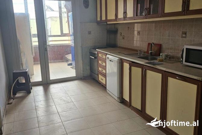 Appartamento in vendita a Tirana 3+1, Arredato