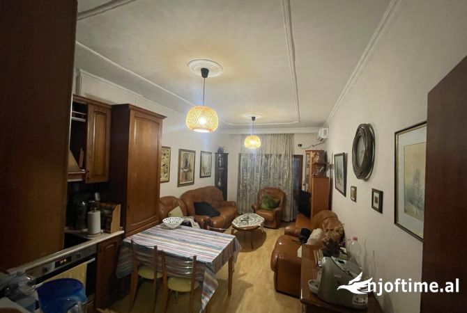 Shitet Apartament 3+1+2 pranë Lion Park!