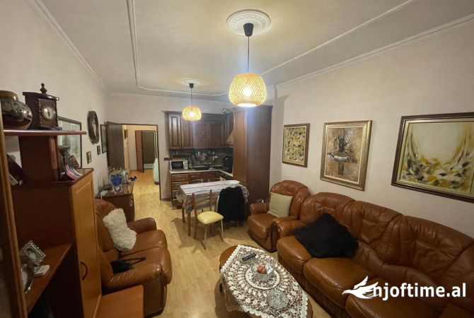 Appartamento in vendita a Tirana 3+1, Arredato