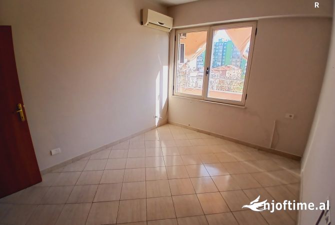Apartament 1+1 ne Myslym Shyri, ideal per Airbnb ose zyra