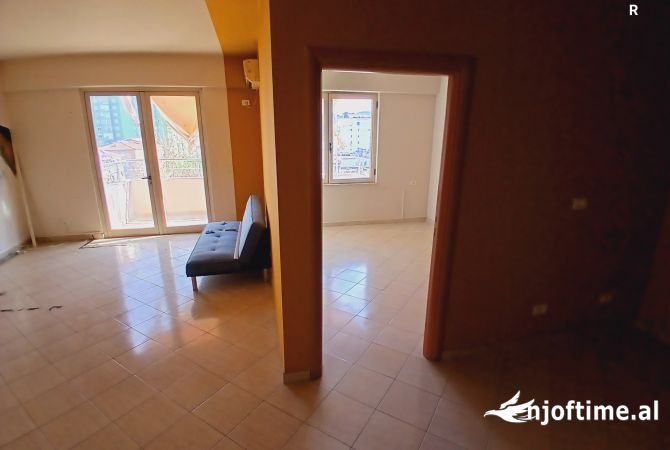 Apartament 1+1 ne Myslym Shyri, ideal per Airbnb ose zyra