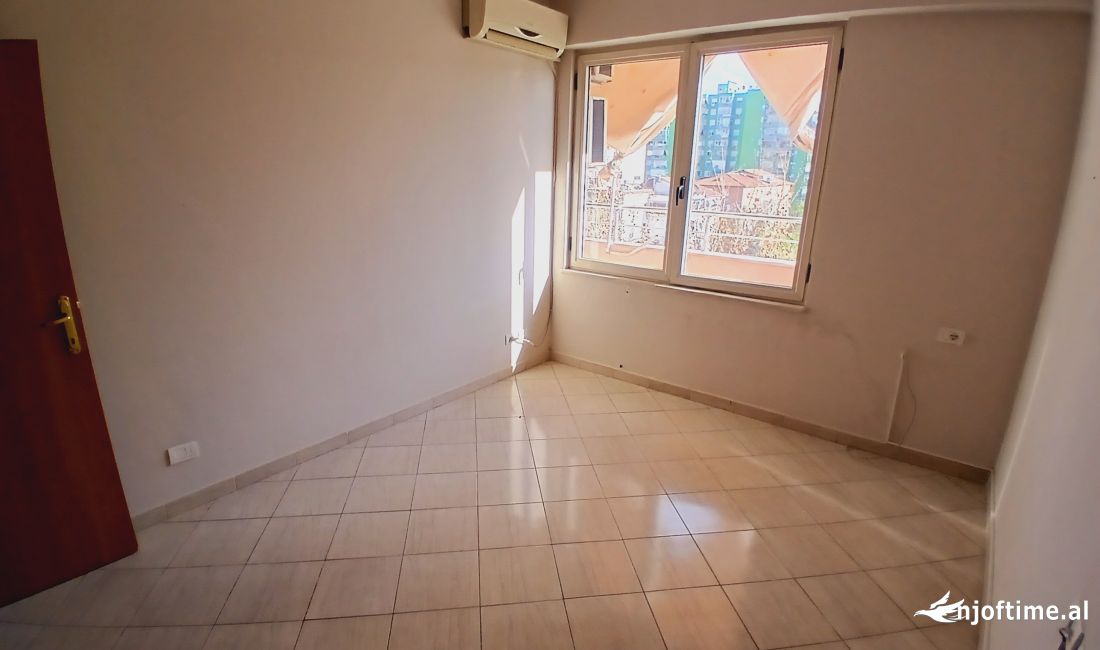 Apartament 1+1 ne Myslym Shyri, ideal per Airbnb ose zyra