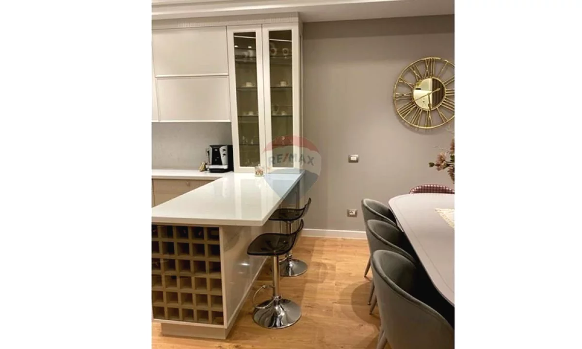 Appartamento in vendita a Tirana 3+1, Arredato