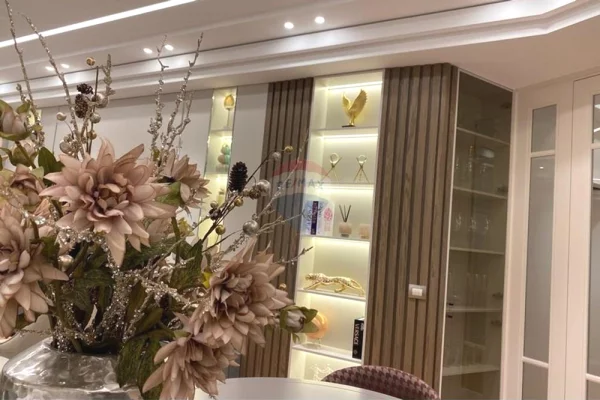 Appartamento in vendita a Tirana 3+1, Arredato