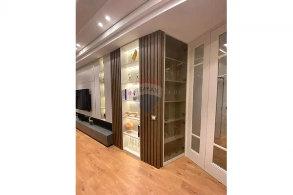 Appartamento in vendita a Tirana 3+1, Arredato