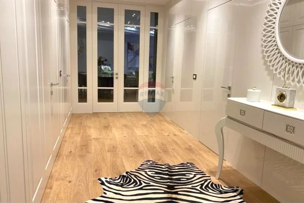 Appartamento in vendita a Tirana 3+1, Arredato