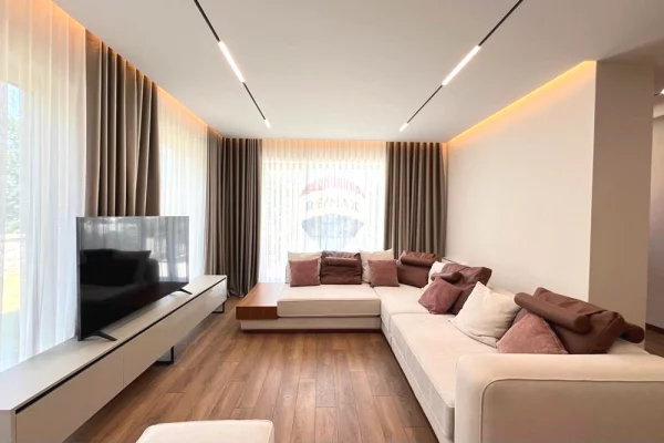 Shtepi me qera Vila Luksoze ne Tirane, 4+1, Mobilimi E mobiluar, Pagesa 4,000  Euro.