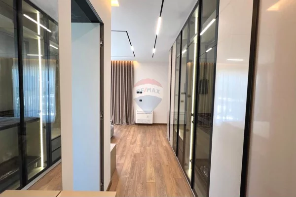 Shtepi me qera Vila Luksoze ne Tirane, 4+1, Mobilimi E mobiluar, Pagesa 4,000  Euro.