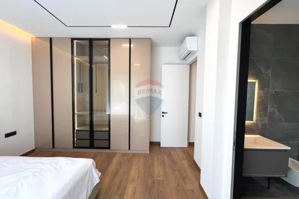 Shtepi me qera Vila Luksoze ne Tirane, 4+1, Mobilimi E mobiluar, Pagesa 4,000  Euro.