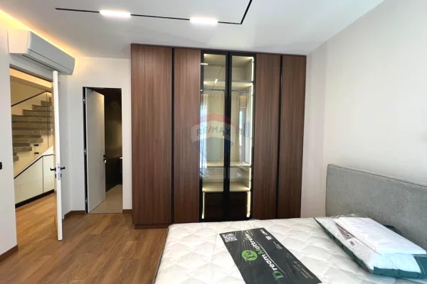 Shtepi me qera Vila Luksoze ne Tirane, 4+1, Mobilimi E mobiluar, Pagesa 4,000  Euro.