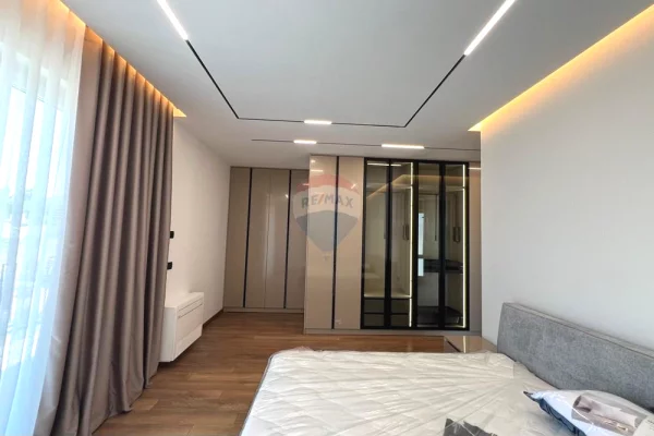 Shtepi me qera Vila Luksoze ne Tirane, 4+1, Mobilimi E mobiluar, Pagesa 4,000  Euro.