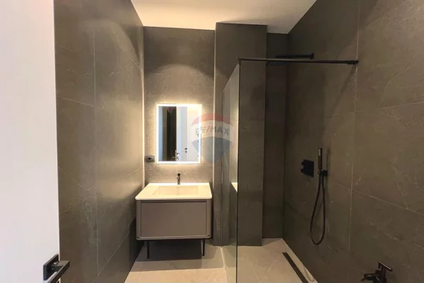 Shtepi me qera Vila Luksoze ne Tirane, 4+1, Mobilimi E mobiluar, Pagesa 4,000  Euro.