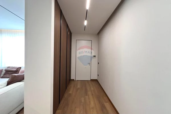 Shtepi me qera Vila Luksoze ne Tirane, 4+1, Mobilimi E mobiluar, Pagesa 4,000  Euro.