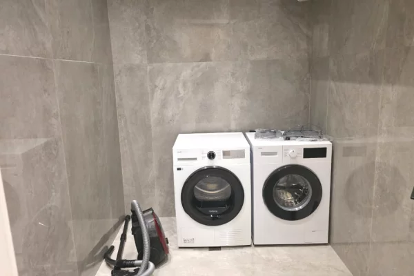 Shtepi me qera Apartament ne Tirane, 3+1, Mobilimi E mobiluar, Pagesa 3,000  Euro.