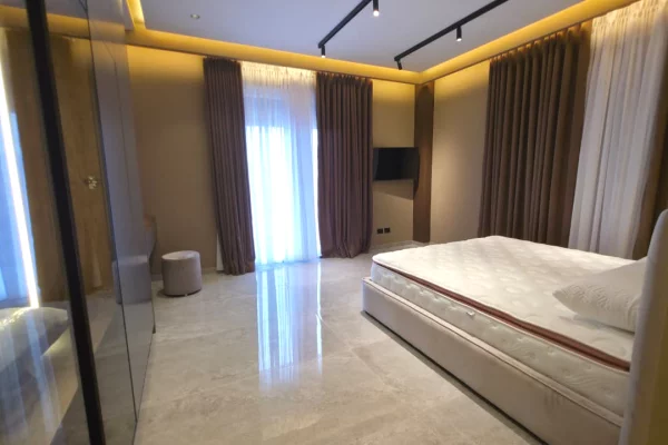 Shtepi me qera Apartament ne Tirane, 3+1, Mobilimi E mobiluar, Pagesa 3,000  Euro.