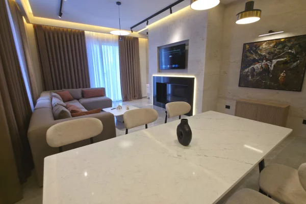 Shtepi me qera Apartament ne Tirane, 3+1, Mobilimi E mobiluar, Pagesa 3,000  Euro.