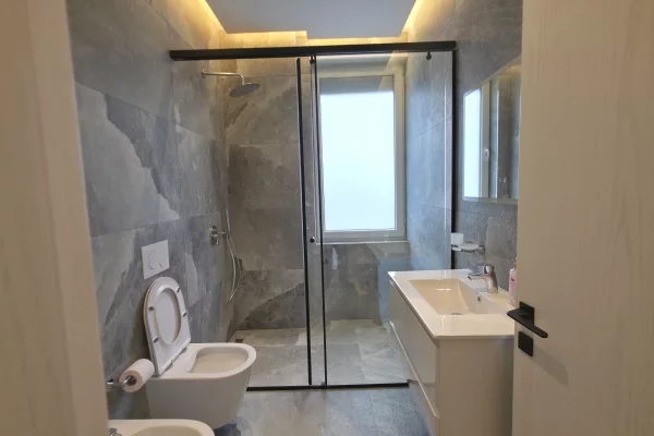 Shtepi me qera Apartament ne Tirane, 3+1, Mobilimi E mobiluar, Pagesa 3,000  Euro.